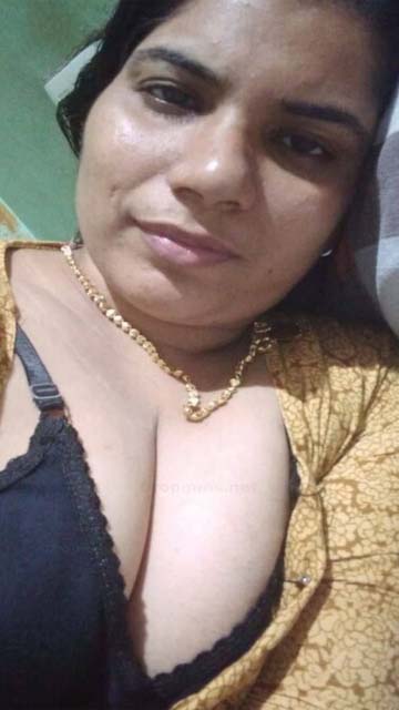 Mallu Chechi Pussy & Asshole Showing on Videocall