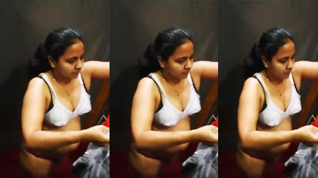 Sexy Girl Changing Dress In Mall Secretly Recorded Watch