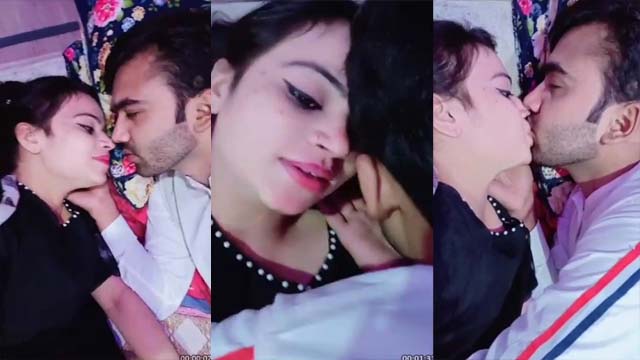 जबरदस्त वीडियो के लिए Kissing Scene Viral In Cofee Shop Gf suck Bf OYO Nude Watch