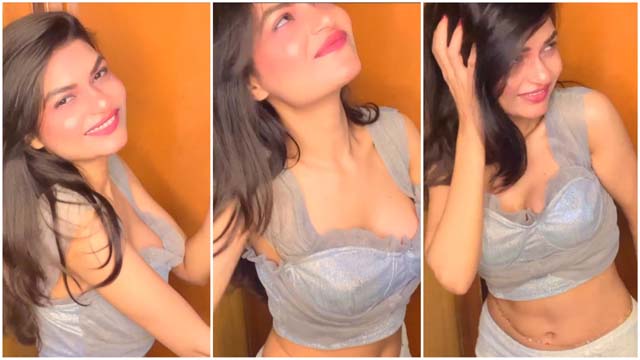 First Time Ever Beautiful Insta Influencer Kalyug Queen Aka Kamini Chauhan Live Striping Full NUDE